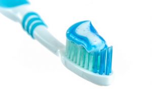 Plastikmüll: In der Zahnpasta dient Mikroplastik als Schleifmittel